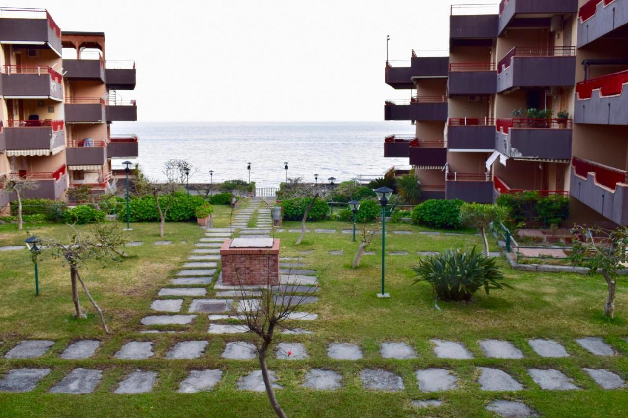 Beach House Blue Holiday Letojanni Εξωτερικό φωτογραφία